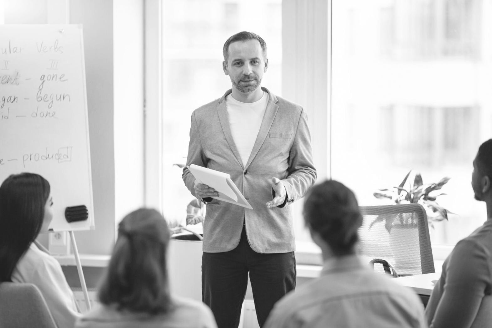 Budgetplanung in der Praxis - Teilnehmer arbeiten gemeinsam an ihren Finanzplänen